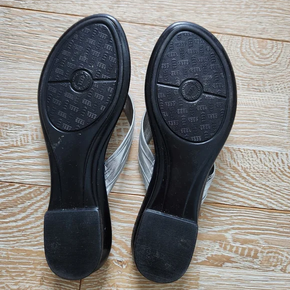 🌲 Silver leather sandals - Picture 3 of 3